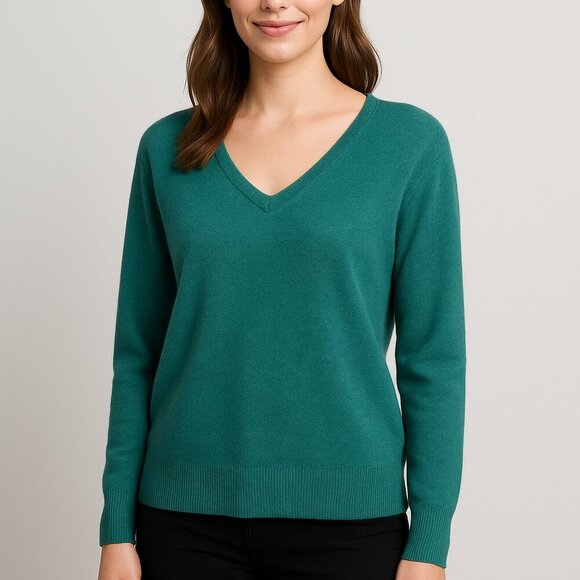 Tahari 100% Cashmere Green V-Neck Sweater 2-Ply Pullover Size Medium - Picture 1 of 6
